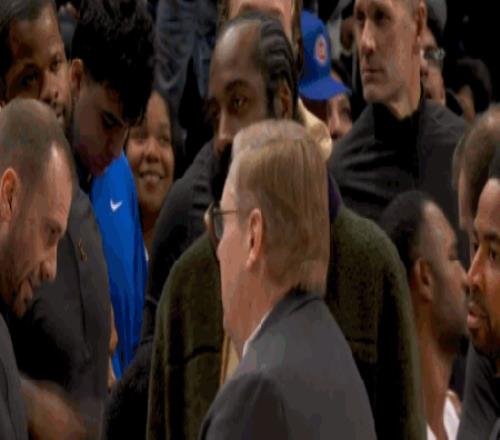 热刺球迷对,特尔穿威廉,球衣照表示,永利高70net官网,永利高70net品牌精彩